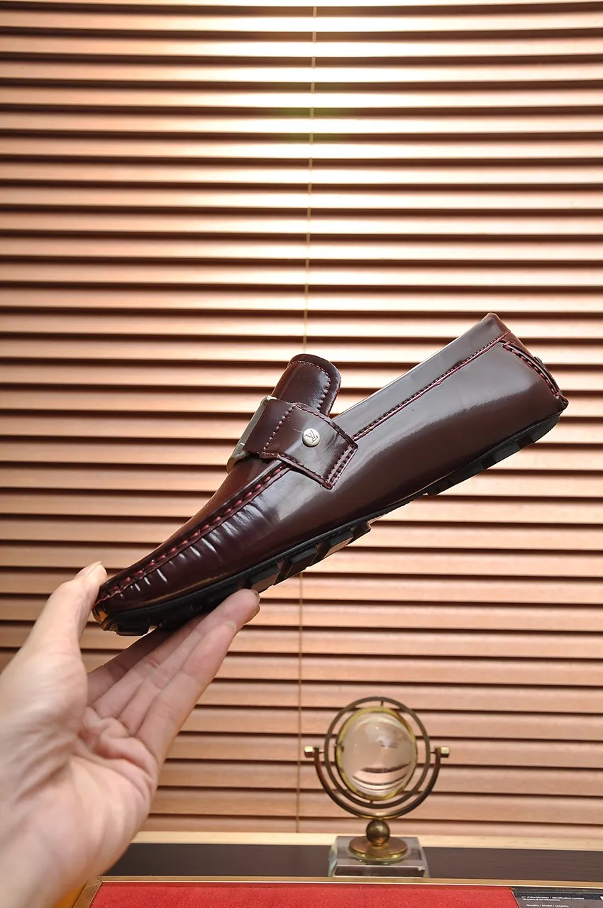 Men's men's shoes 💰420💶 [LV Doudou shoes] (water-dyed cowhide lining) new model is on the market, available on the official website. The new Doudou shoes are processed into single-color materials, and the uppers are made of imported horsehide leather. The body of the shoe is fully hemmed with mark thread, and is lined with imported original cowhide leather. The elegant shoe shape is super suitable for all-matching, and the size is 38-44.